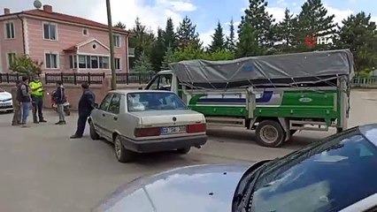 Otomobil ile kamyonet çarpıştı