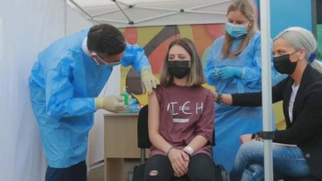 Rumanía, primer país de la UE en comenzar a vacunar a niños contra la covid