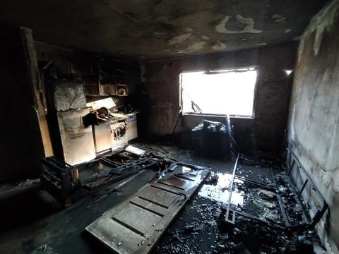 Son dakika haber: Apartman dairesinde yangın: 3 kişi dumandan etkilendi