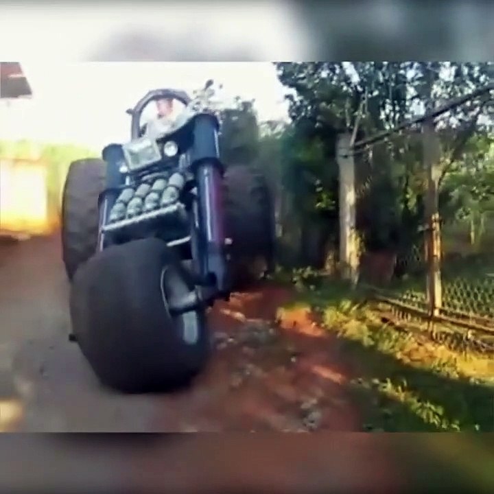 Un petit tour à moto ça vous dit... moto géante