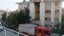 Bir apartmanda çıkan yangında 3 kişi dumandan etkilendi