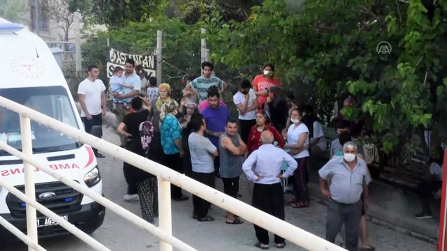 ADANA - Bir apartmanda çıkan yangında 3 kişi dumandan etkilendi