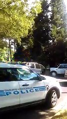 Siyahi adama ailesinin gözü önünde defalarca ateş ettiler…