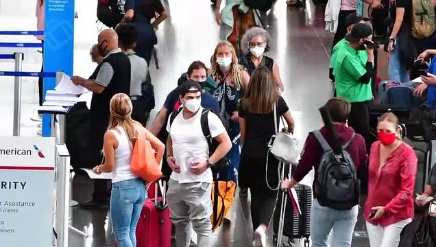 Turistas vacunados impulsan economía de Costa Rica, sin miedo al contagio