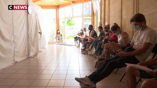 Vaccination ouverte aux 12-18 ans : les adolescents mitigés