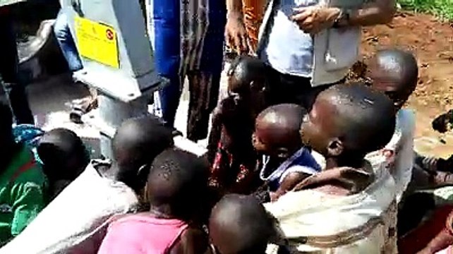 Suya kavuşan Afrikalı çocuklar öyle bir sevinç yaşadı ki...