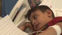 Süt kazanına düşerek yanan çocuk, okuma yazmayı hastanede öğreniyor