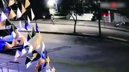 Polise saldırdı! Sonra ekip otosuyla kaçtı