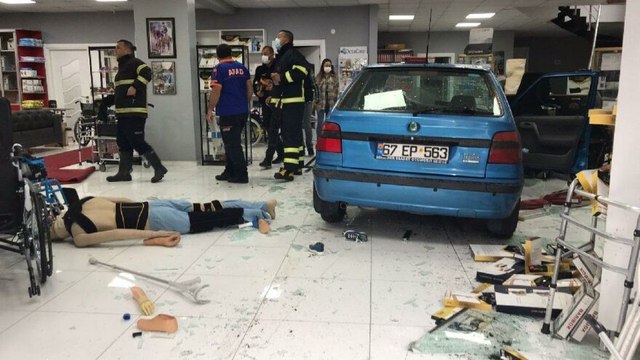 Direksiyonda kalp krizi geçirip iş yerine giren sürücü öldü