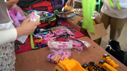 Zeynep Gamze Özçelik işitme ve konuşma engelli Afrikalı çocukları oyun parkıyla güldürdü!