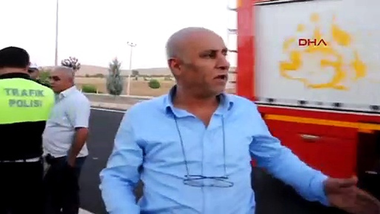 Taziyeden dönen araç düğün konvoyundaki araçla çarpıştı