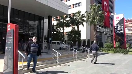 Alanya'da polisten uyuşturucu baskını: 4 gözaltı