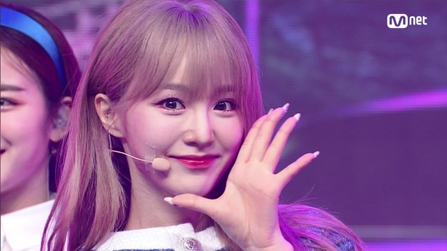 하이틴 감성 'woo!ah!(우아!)'의 'Purple' 무대