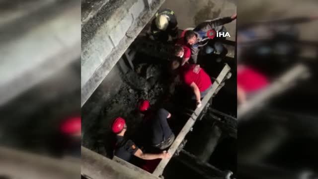 Düştüğü taş ezme makinesinde bacağı kopan yaralı, kepçeyle taşındı