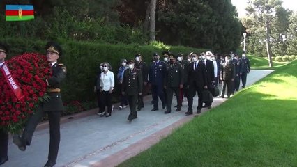 Azerbaycan Savunma Bakanı Hasanov: "Azerbaycan, savunma gücünü artırmak Türkiye ile iş birliğini genişletiyor"