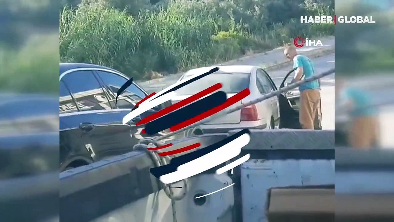 Çocuğa araba kullandırdı, tepki görünce 'doğum günü' dedi