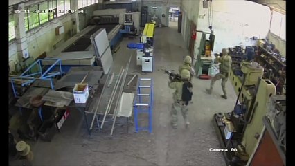 Schock auf Schicht: US-Soldaten stürmen bulgarisches Unternehmen