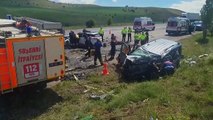SİVAS - Gölova'da hafif ticari araç ile otomobil çarpıştı: 9 ölü (6)