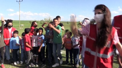 AĞRI - Köy çocukları Beşiktaş'ın gönderdiği formalarla sevindi