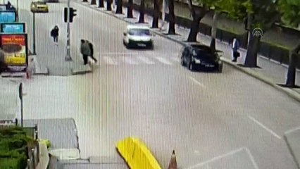 KASTAMONU - Köpeğin yaya geçidini kullanması MOBESE kamerasına yansıdı