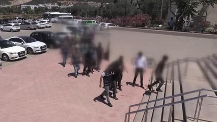 Fuhuş operasyonunda gözaltına alınan 18 şüpheli adliyeye sevk edildi