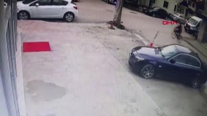 DÜZCE OTOMOBİLİN BİSİKLETLİYE ÇARPMA ANI KAMERADA
