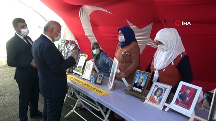 Diyarbakır’da evlat nöbetindeki ailelere anlamlı ziyaret