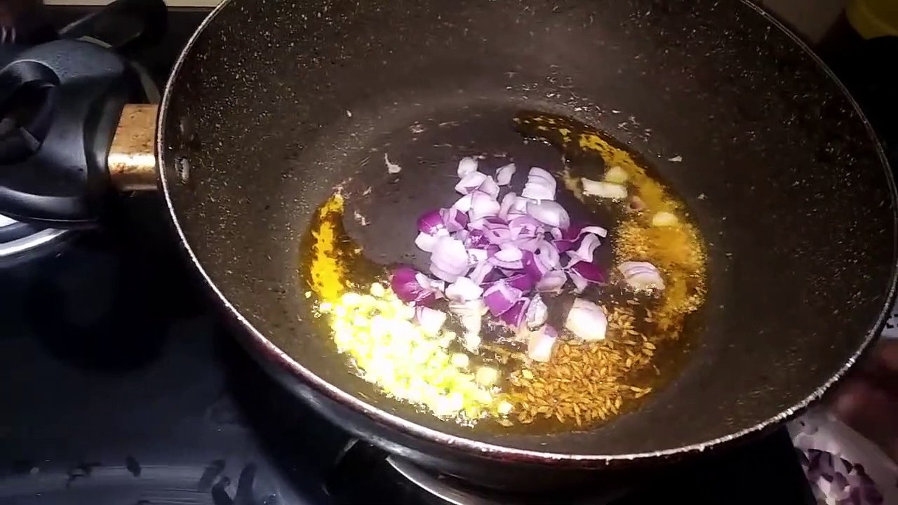 Litti Chokha Recipe _ लिट्टी चोखा की आसान रेसीपी । Sattu stuffed Batti Chokha Recipe in Appam maker