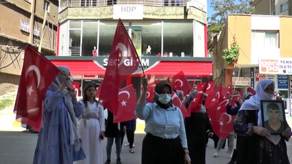 ŞIRNAK - Terör mağduru aileler HDP İl Başkanlığı binası önünde eylem yaptı