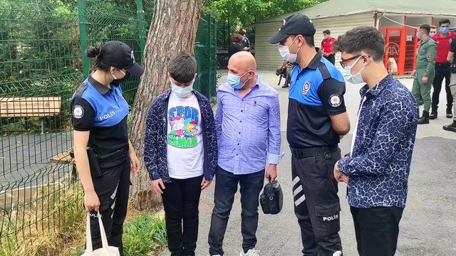 İSTANBUL - Polis köpekleriyle vakit geçirmek isteyen öğrencinin dileğini Emniyet Müdürü yerine getirdi
