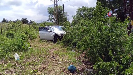 Kontrolden çıkan araç, yangın müdahale istasyonunun bahçesine uçtu: 2 yaralı