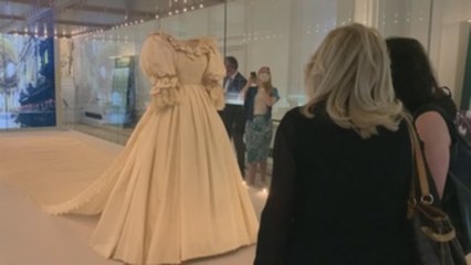 El icónico vestido de novia de Lady Di vuelve a brillar en Londres