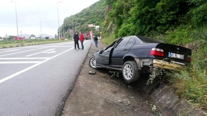 Zonguldak'ta araç su kanalına uçtu: 1 yaralı
