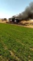 Mardin'de park halindeki kamyon alev aldı, yangın buğday tarlasına sıçradı