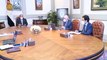 شاهد.. الرئيس السيسي يجتمع يجتمع مع رئيس مجلس الوزراء وعددًا من السادة الوزراء والمسؤولين