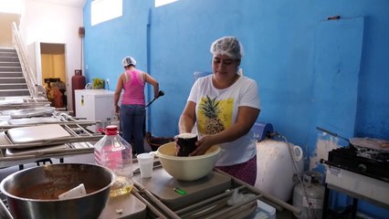 Migrantes encuentran refugio con pastor de hip-hop mexicano