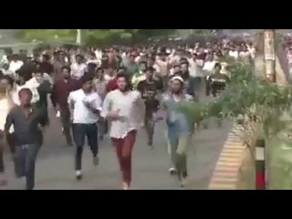 Local police use tear gas and lathis against AMU Students