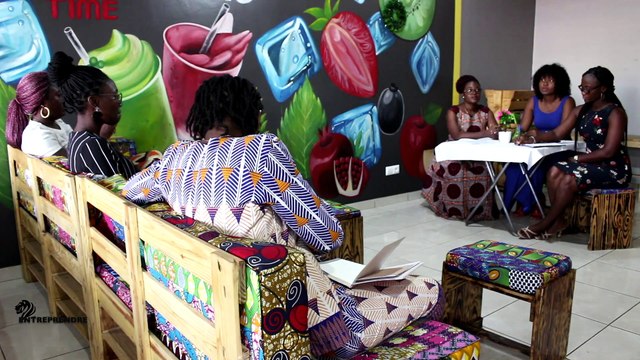 Mon début en entrepreneuriat un panel des jeunes femmes entrepreneurs FOUR 1er rdv