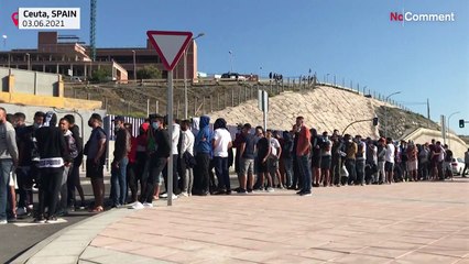 No comment: Ceutában még mindig sorban állnak a bevándorlók