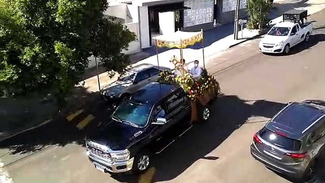 Corpus Christi: Paróquia São Francisco de Assis realiza missa e carreata pelo centro