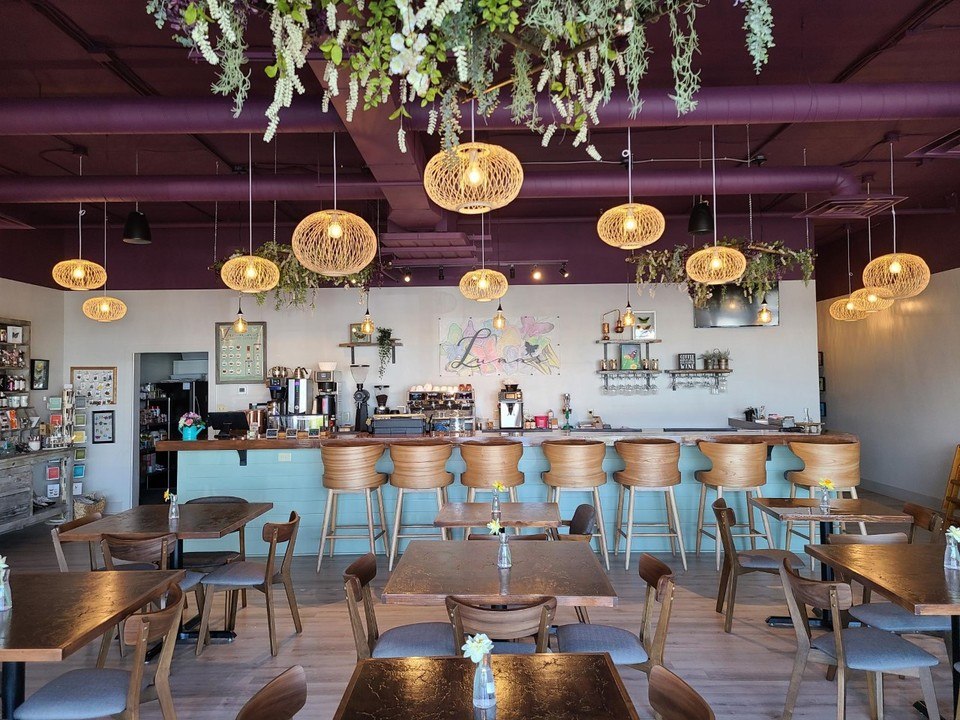 A Kentucky Cafe Hosts Monarch and Painted Lady Butterflies-in-Residence For Diners to Watch During Their Meal