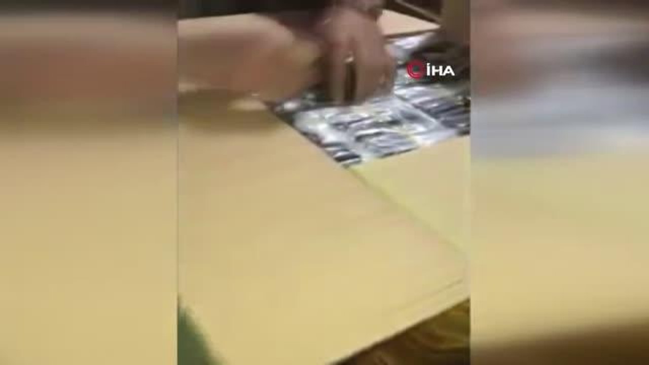 Polisten kaçak cep telefonu operasyonu: 10 binin üzerinde gümrük kaçağı telefon ele geçirildi