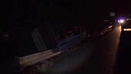 Tır ile traktör çarpıştı: 2 yaralı