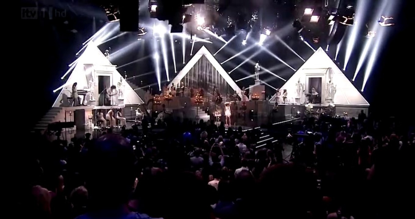 Beyoncé If she would ever change anything about herself ( A Night With Beyoncé)