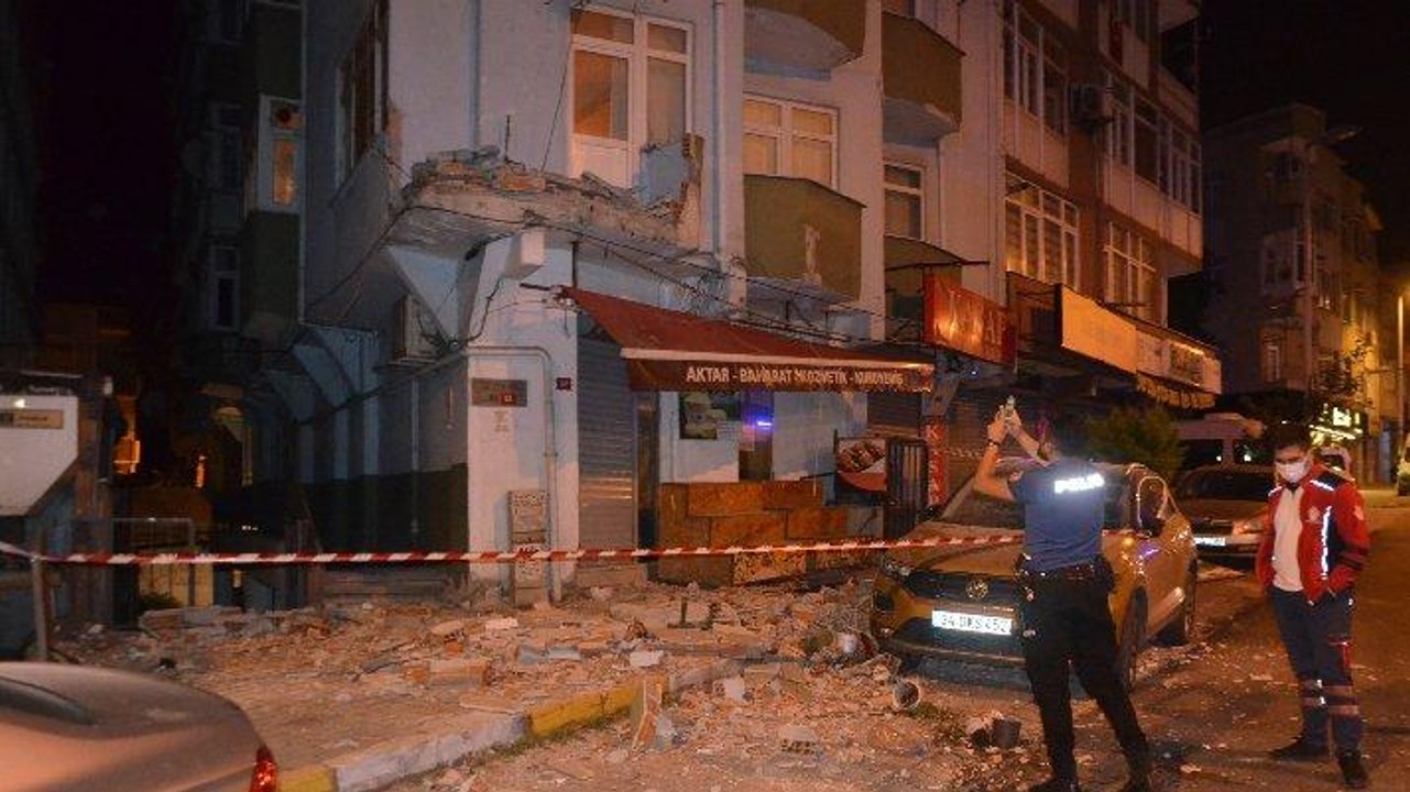 Avcılar’da gece yarısı 7 katlı bir binanın iki balkonu çöktü