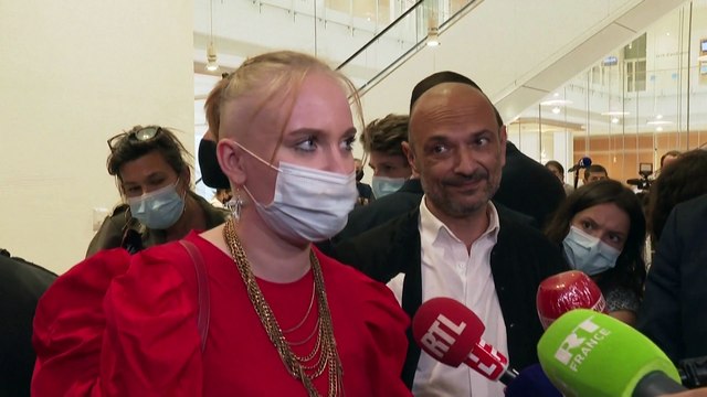 В Париже начался суд над кибербуллерами: их жертва раскритиковала ислам