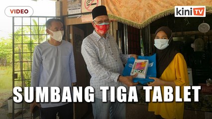 Tải video: Rezeki tiga pelajar: Annuar sumbang tablet seorang satu