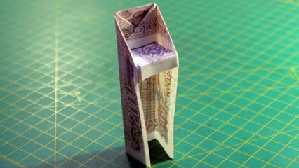 Demo money origami chair tenins
