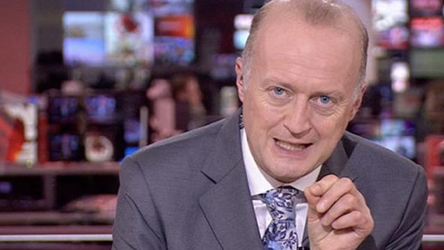 BBC spikerinin politika haberlerini şortla sunması sosyal medyada gündem yarattı