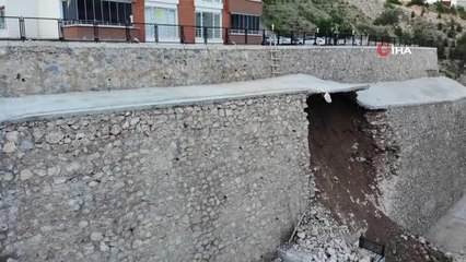 16 katlı binanın istinat duvarı çöktü, vatandaşlar tedirgin